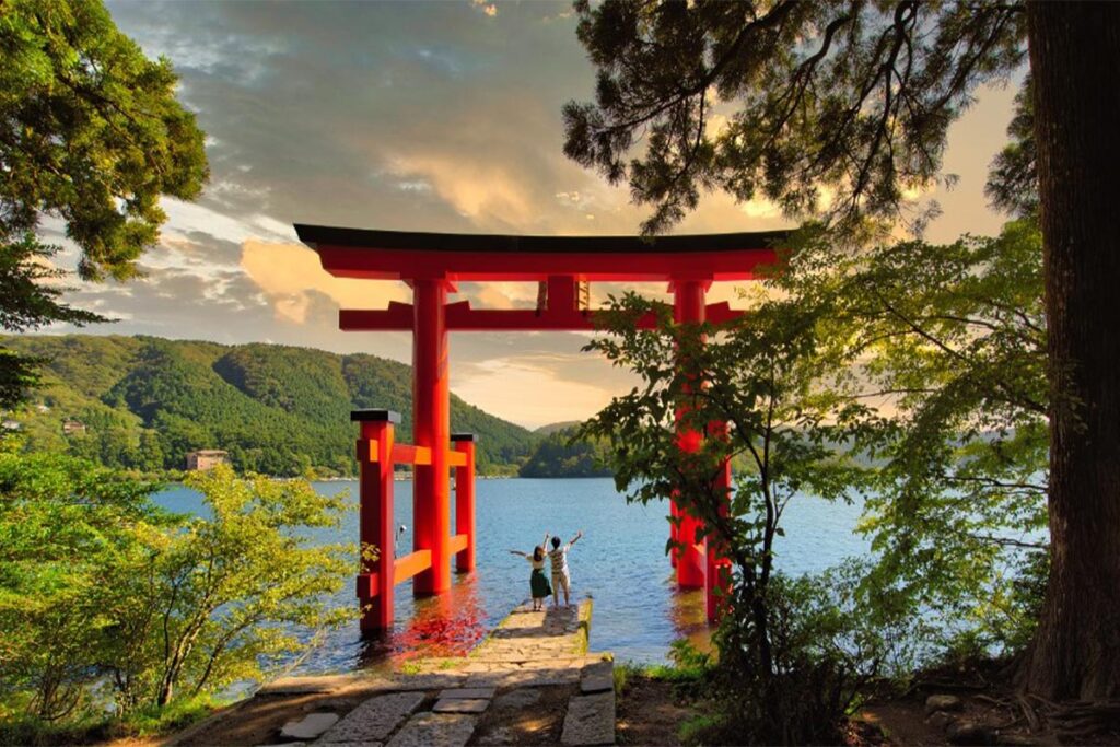 Hakone-Shrine-Japan---Travel-Envy