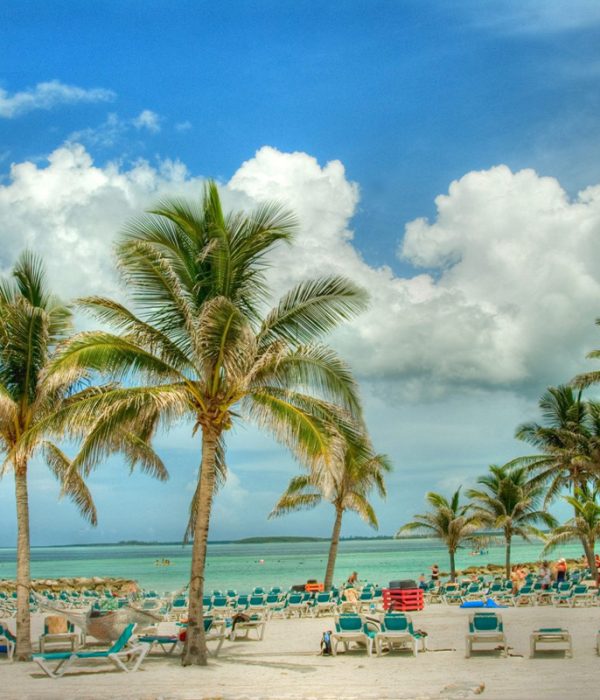 Beaches_in_Nassau,_Bahamas--Caribbean---Travel-Envy